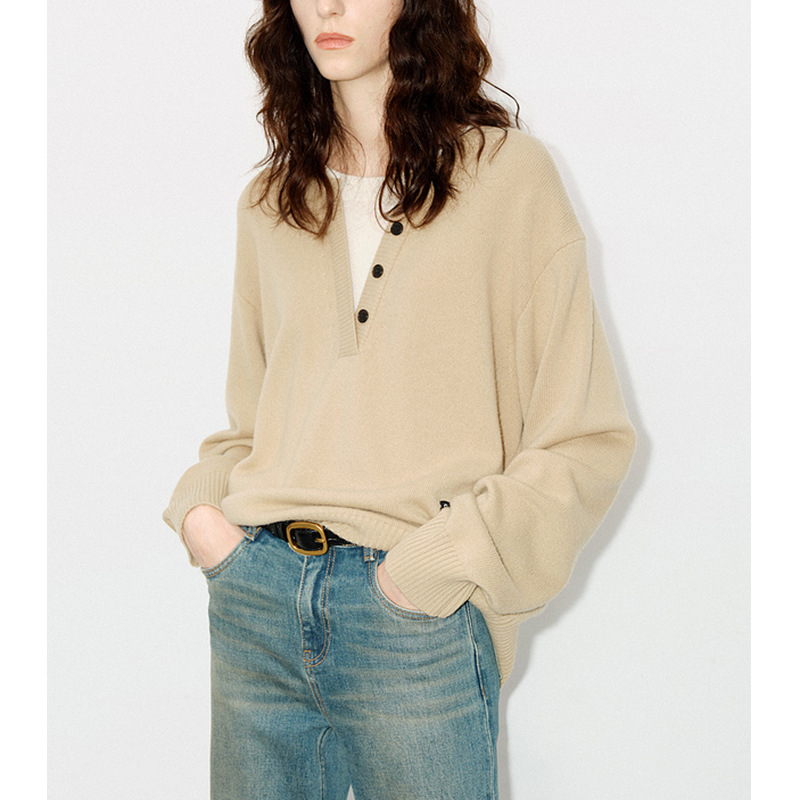 Sveter zo zmesi ovčej vlny a kašmíru, jednobarevný, V-krk, dlhé rukávy, jeseň 2025