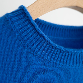 Ženski pleteni džemper s motivom Little Fish, opušteni ležerni stil, okrugli ovratnik, dugi rukavi, mješavina vune i kašmira (70–80% vuna, 30–50% kašmira), izvezeni detalji, japansko-korejski casual stil, zima 2025