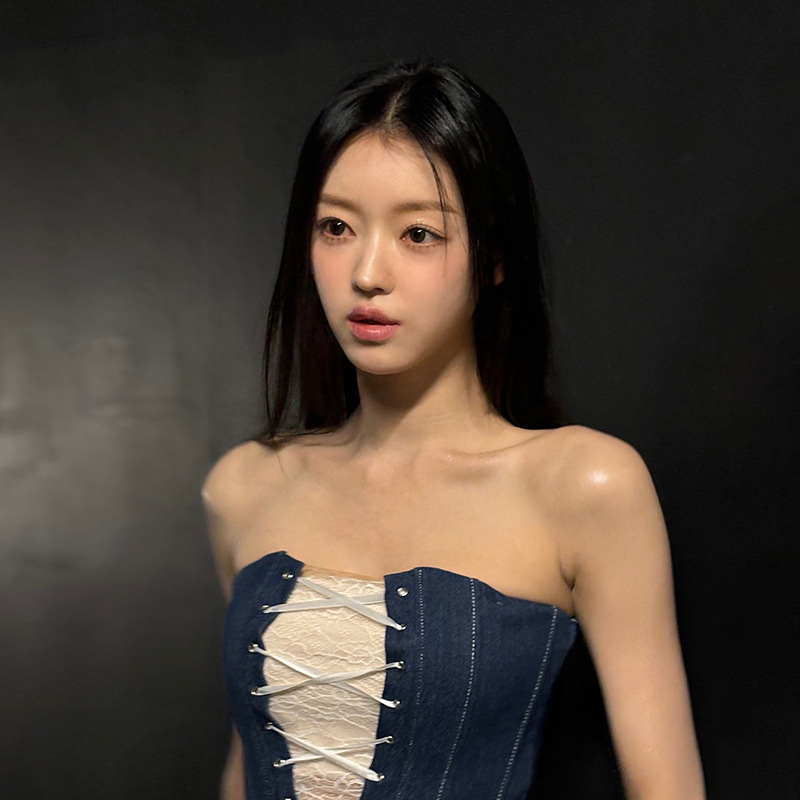 Top bez ramien – úzky strih, ultra krátka dĺžka (≤40 cm), jednofarebný vzor, polyester s elastanom