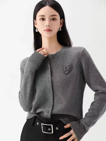 Vuneni kardigan s okruglim izrezom, dugi rukavi, jesen 2025