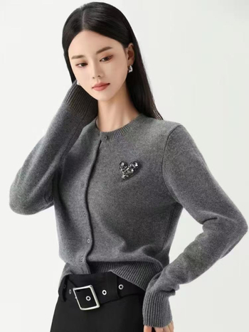 Vuneni kardigan s okruglim izrezom, dugi rukavi, jesen 2025