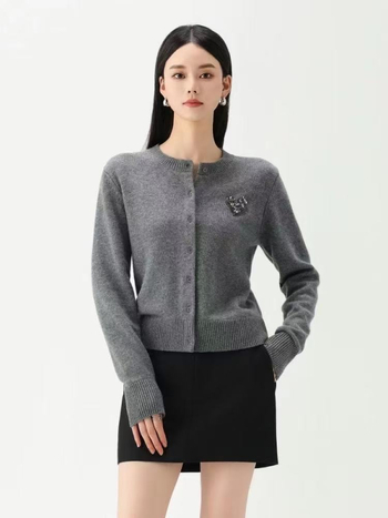 Vuneni kardigan s okruglim izrezom, dugi rukavi, jesen 2025