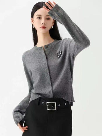 Vuneni kardigan s okruglim izrezom, dugi rukavi, jesen 2025