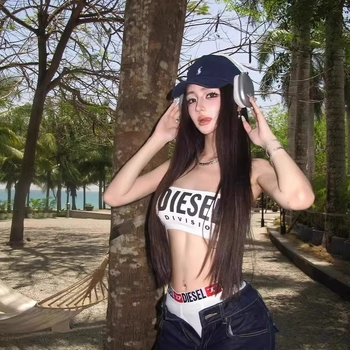 Bezramienkový top s potlačou písmen – Slim fit – leto 2025 – látka: iné; obsah 95%+