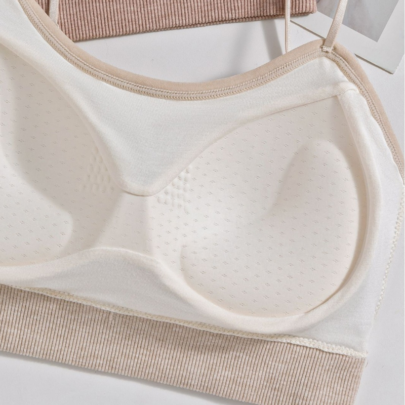 Grudnjak bez naramenica s U-oblikom leđa, košarice 3/4, pjenasti jastučići, fiksni dvostruki kaiševi, najlon