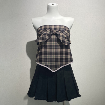 Dámsky bezramienkový crop top s károvaným vzorom, úzky strih, krátka dĺžka, polyester 95%+, jar 2025