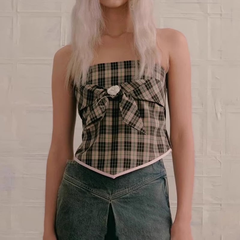 Dámsky bezramienkový crop top s károvaným vzorom, úzky strih, krátka dĺžka, polyester 95%+, jar 2025