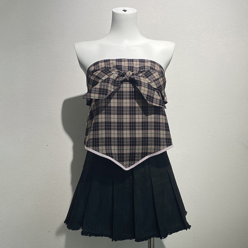 Dámsky bezramienkový crop top s károvaným vzorom, úzky strih, krátka dĺžka, polyester 95%+, jar 2025