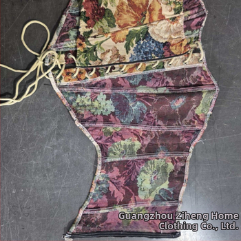 Top z polyesteru s ramienkami, sexy štýl, dĺžka v páse, viazaný na hrudi, s hrubými tvarovanými košíčkami