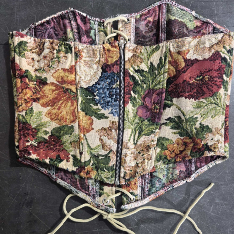 Top z polyesteru s ramienkami, sexy štýl, dĺžka v páse, viazaný na hrudi, s hrubými tvarovanými košíčkami