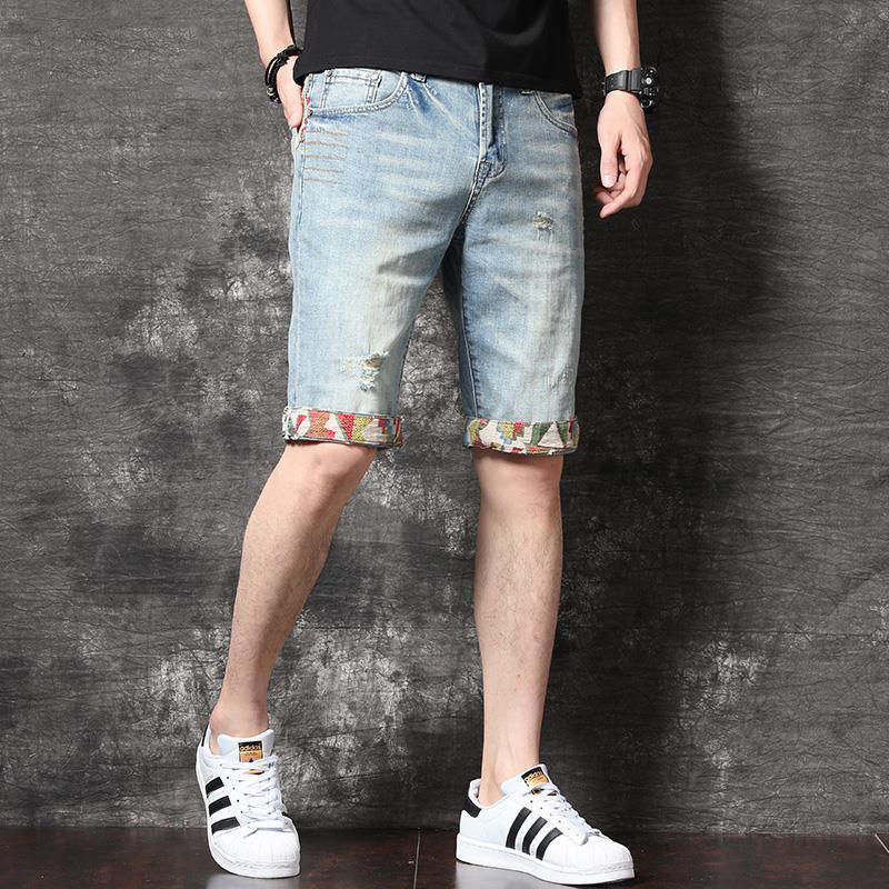 Pánske džínové šortky s výšivkou a dierami, ľahká luxusná móda, dĺžka do polovice stehna, zmes bavlny a polyesteru, voľný strih