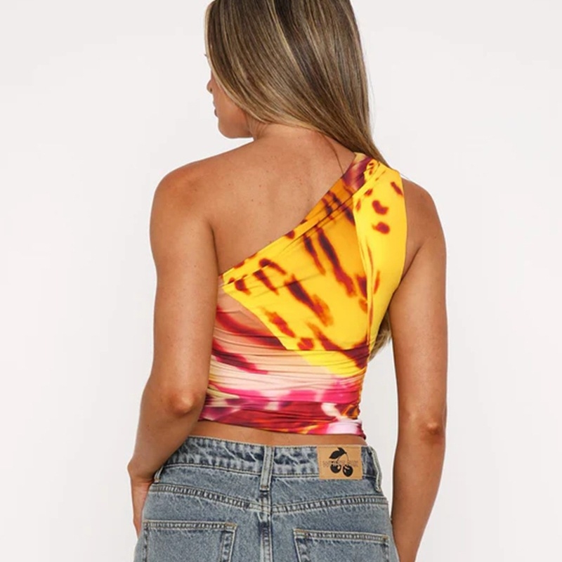 Damski crop top bez rukava sa šikim ramenom, plisirani dizajn, apstraktan uzorak, materijal poliester-elastan