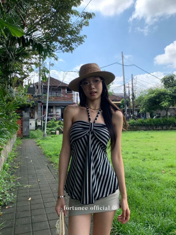 Pruhovaný top s halterom, bez rukávov, bez chrbta, A-štruktúra silueta, bavlnený materiál, odnímateľné ramienka