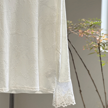 Tričko s čínskym štýlom výšivky, dlhé rukávy, okrúhly výstrih (50–70% polyesterová zmes, polyesterovo-bavlnená látka, jar 2025)