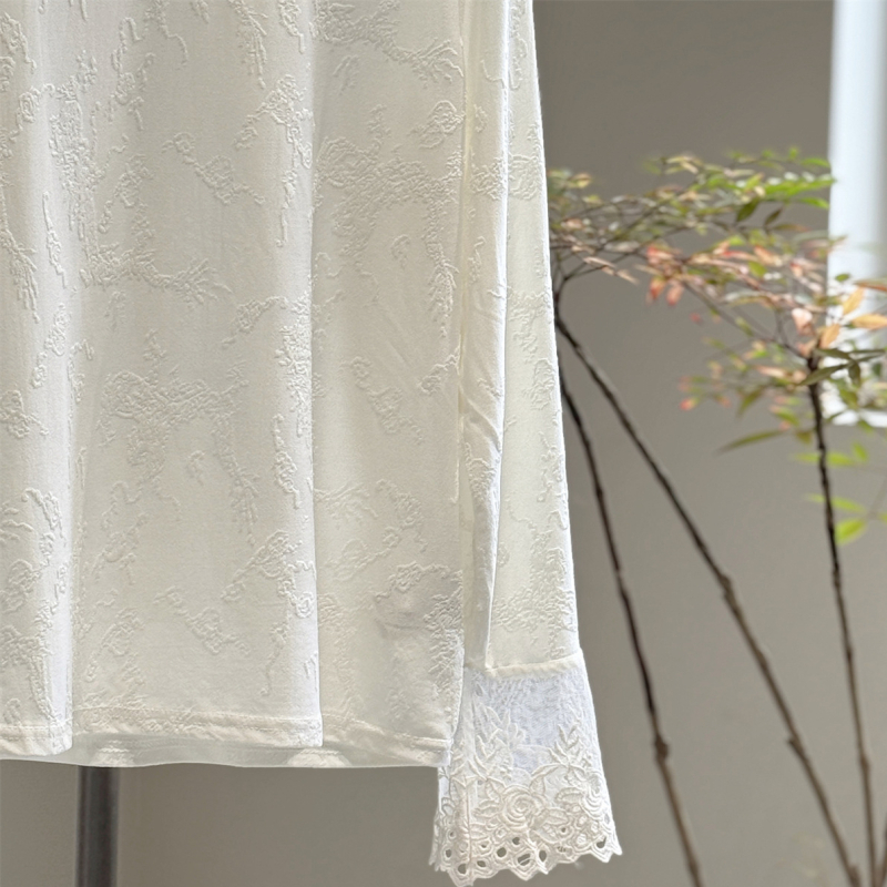 Tričko s čínskym štýlom výšivky, dlhé rukávy, okrúhly výstrih (50–70% polyesterová zmes, polyesterovo-bavlnená látka, jar 2025)