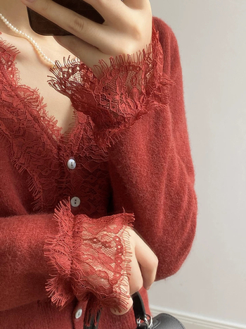 Vlnený cardigan s čipkou, V-ýstrih, zúžený pás, dlhé rukávy