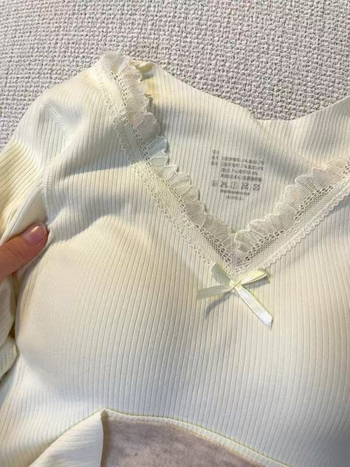 Top s dlhým rukávom, čipka, V-krk, vzor mašičky, štíhla silueta, polyester