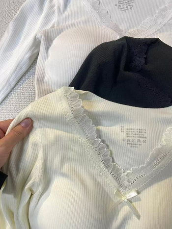 Top s dlhým rukávom, čipka, V-krk, vzor mašičky, štíhla silueta, polyester