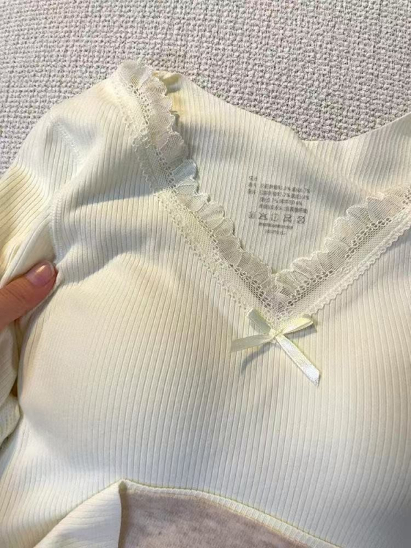 Top s dlhým rukávom, čipka, V-krk, vzor mašičky, štíhla silueta, polyester