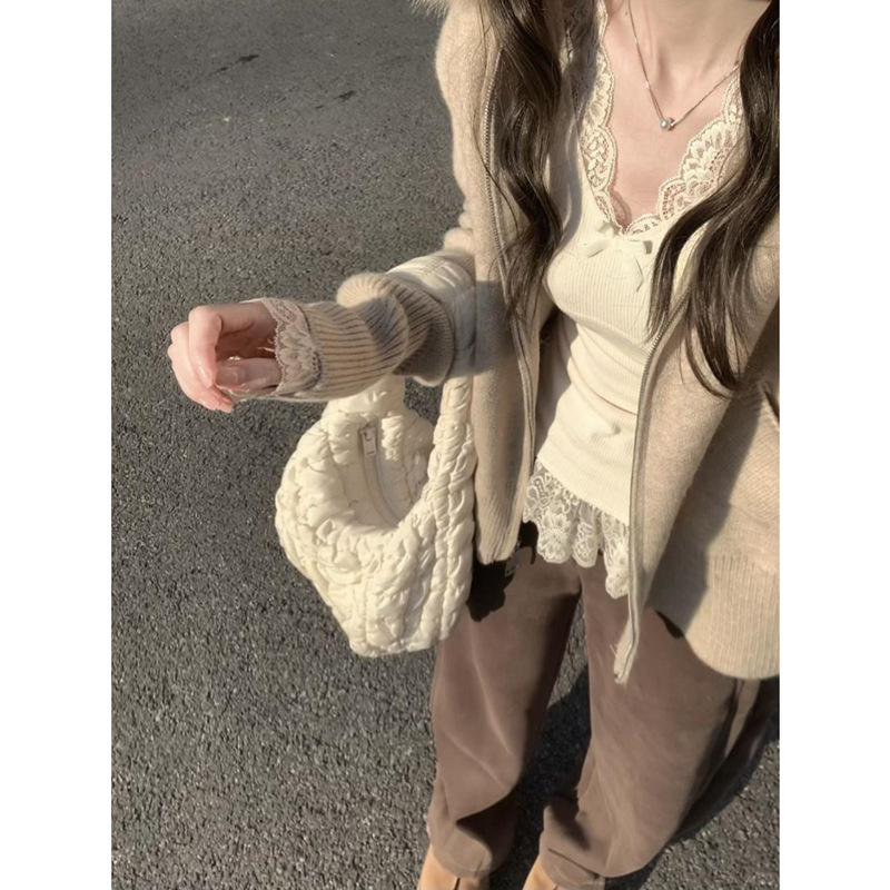 Dámske tričko s dlhými rukávmi zo zmesi kašmíru a polyesteru, jednobarevné, V-krk, úzky strih