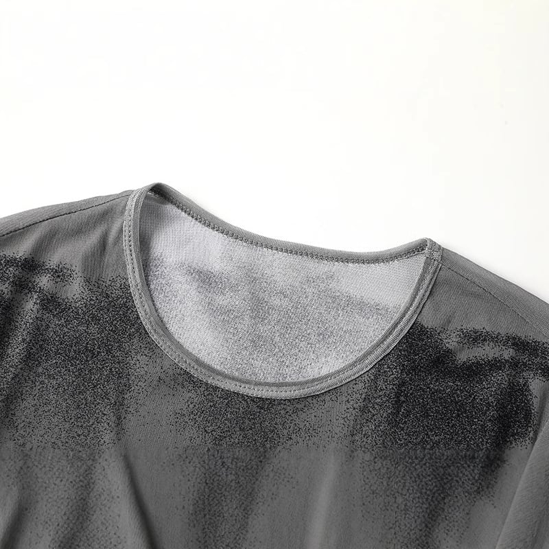 T-shirt slim fit, dugi rukavi, okrugli izrez, materijal pamuk-poliester, detalj kolaz