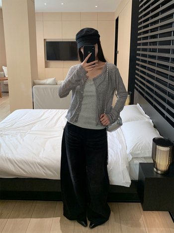 Cardigan tricotat din poliester cu dantelă, mâneci lungi, fără guler, închidere cu nasturi pe o linie