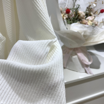 Pletené tričko s výstrihom do V, 3/4 rukávy, úzky strih, akrylové vlákno