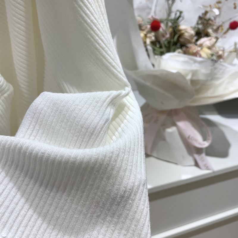 Pletené tričko s výstrihom do V, 3/4 rukávy, úzky strih, akrylové vlákno