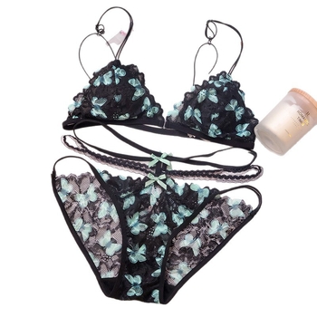 Luks čipka, trokutasti košarici, bez žice, s pamučnom podstavom, čvrste dvostruke naramenice (Čipka; Bez žice; Trokutaste košarice; Pamučna podstava; Čvrste dvostruke naramenice)