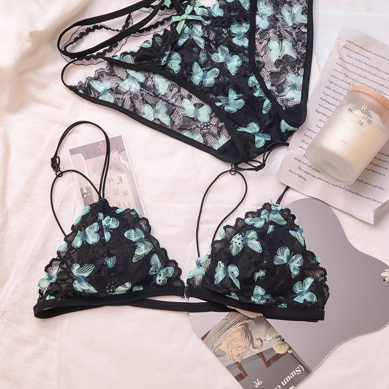 Luks čipka, trokutasti košarici, bez žice, s pamučnom podstavom, čvrste dvostruke naramenice (Čipka; Bez žice; Trokutaste košarice; Pamučna podstava; Čvrste dvostruke naramenice)