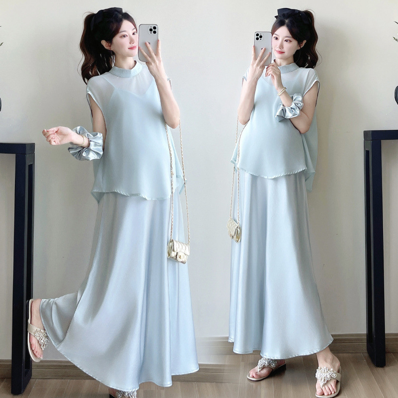 Tehotenský dvojdielny set: top bez rukávov zo saténového acetátu a sukňa po stred lýtka, acetátové vlákno zmes 30–50%, leto 2025.