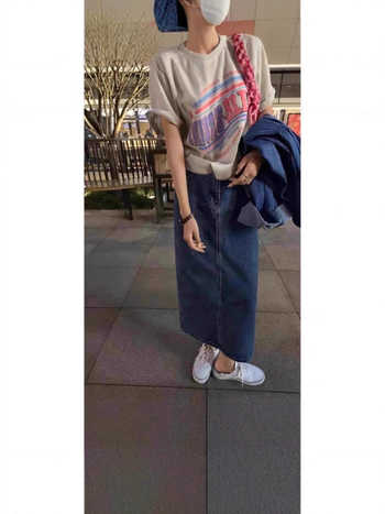 Trudnička denimska suknja, srednje duljine, podrška za trbuh, prednji šlic, tkanina pamuk-denim (90–95% pamuk)