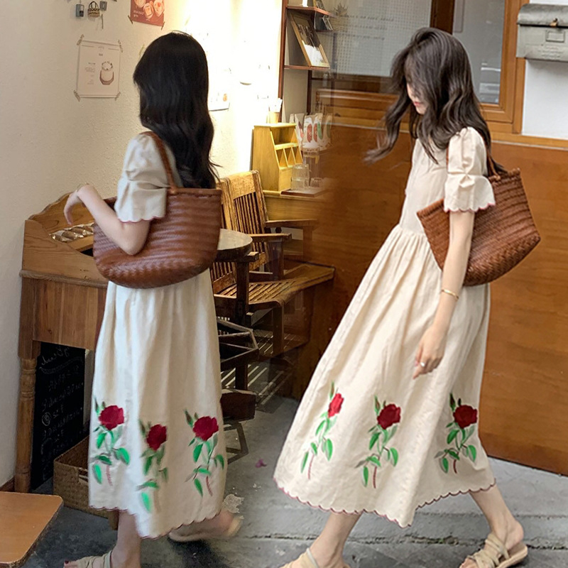 Trudnička haljina — pamuk-len miješano s cvjetnom vezom, visok struk, midi duljina, okrugli ovratnik i 3/4 rukavi, rastezljiva tkanina