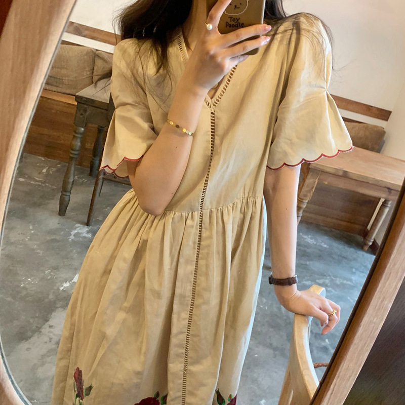 Trudnička haljina — pamuk-len miješano s cvjetnom vezom, visok struk, midi duljina, okrugli ovratnik i 3/4 rukavi, rastezljiva tkanina