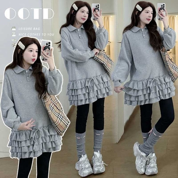 Trudnička sweatširt haljina s ovratnikom od lotosovog lista, rukavi 3/4, detal latice na rukavima, asimetrični rub, materijal akril ≥95%