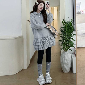 Trudnička sweatširt haljina s ovratnikom od lotosovog lista, rukavi 3/4, detal latice na rukavima, asimetrični rub, materijal akril ≥95%