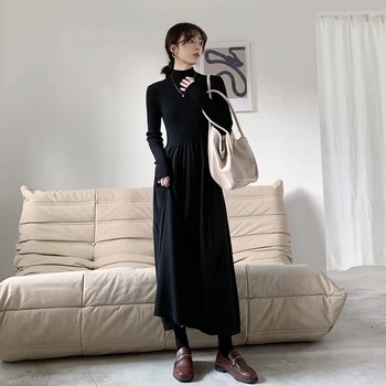 Haljina za dojenje, silueta sirene, dugi rukavi, pleteni materijal, jesen 2025