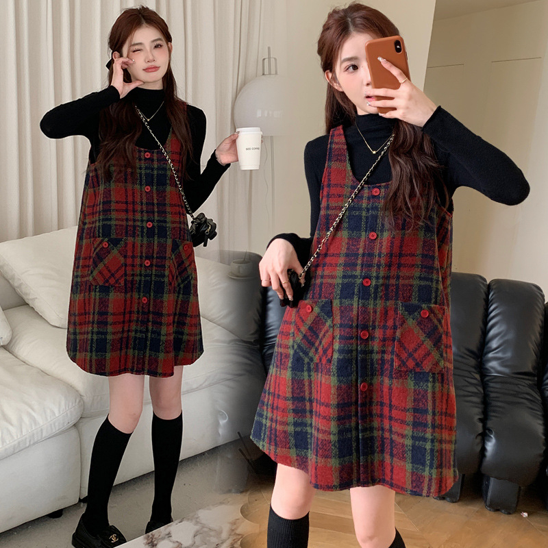 За бременни: есенно-зимен вълнен комплект: рокля-пиньор с пуловер; каре-midi фея кройка, кръгъл деколте, дълги ръкави, вискоза 80–90%