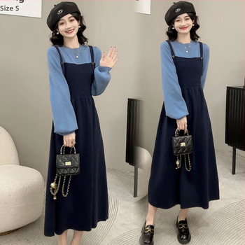 Dojčenské pletené šaty s otvorom na dojčenie, okrúhly výstrih, dlhé rukávy, pletená bavlnená látka 50–70%, midi šaty s rybím chvostom