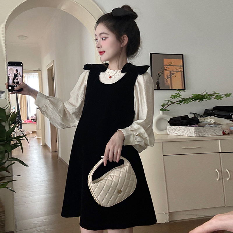 Kostim s suknjom od velura, dugi rukavi, srednja duljina suknje, glavni materijal 50–70%, 2025 izdanje