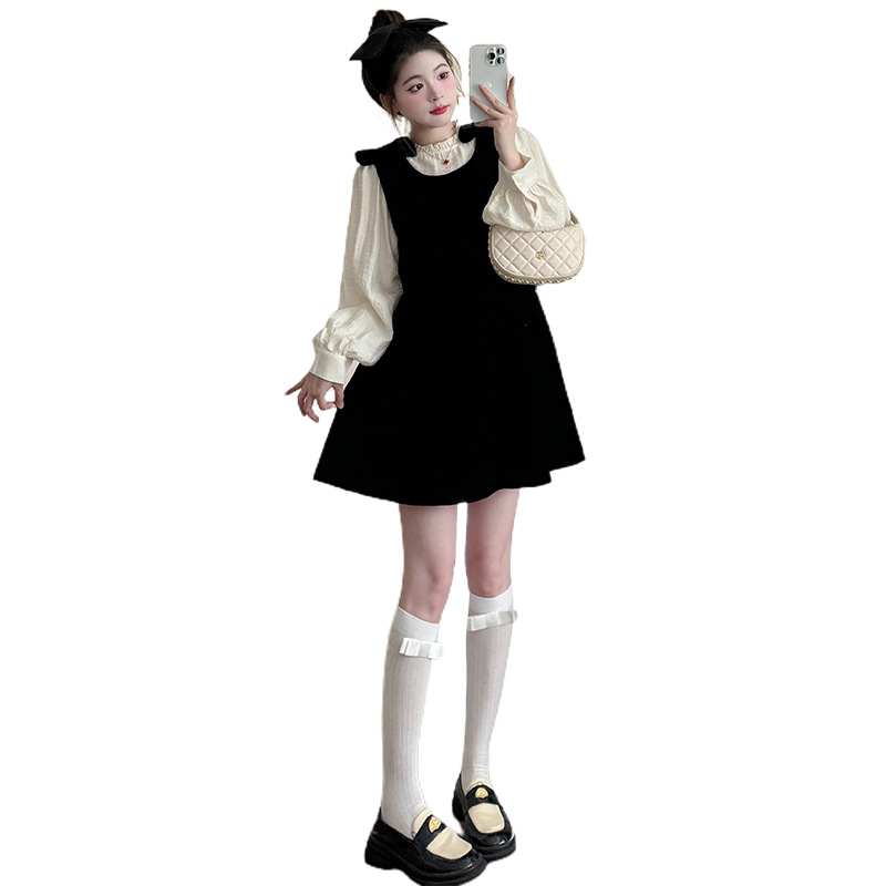 Kostim s suknjom od velura, dugi rukavi, srednja duljina suknje, glavni materijal 50–70%, 2025 izdanje