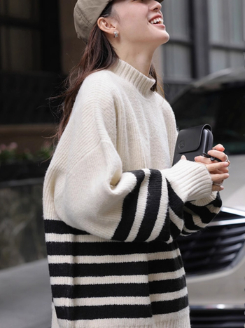 Trudnički pleteni džemper – korejski casual stil, srednja duljina, okrugli ovratnik, dugi rukavi, prugasto mrežasti uzorak, poliester tkanina (90–95%)