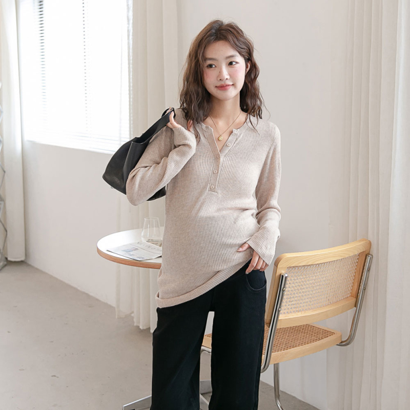 Trudnički pamučni pleteni top - elastični uži kroj, dugi rukavi, okrugli izrez, s polu-gumbima