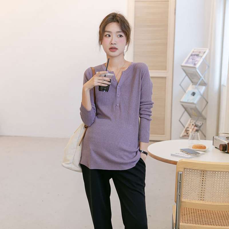 Trudnički pamučni pleteni top - elastični uži kroj, dugi rukavi, okrugli izrez, s polu-gumbima