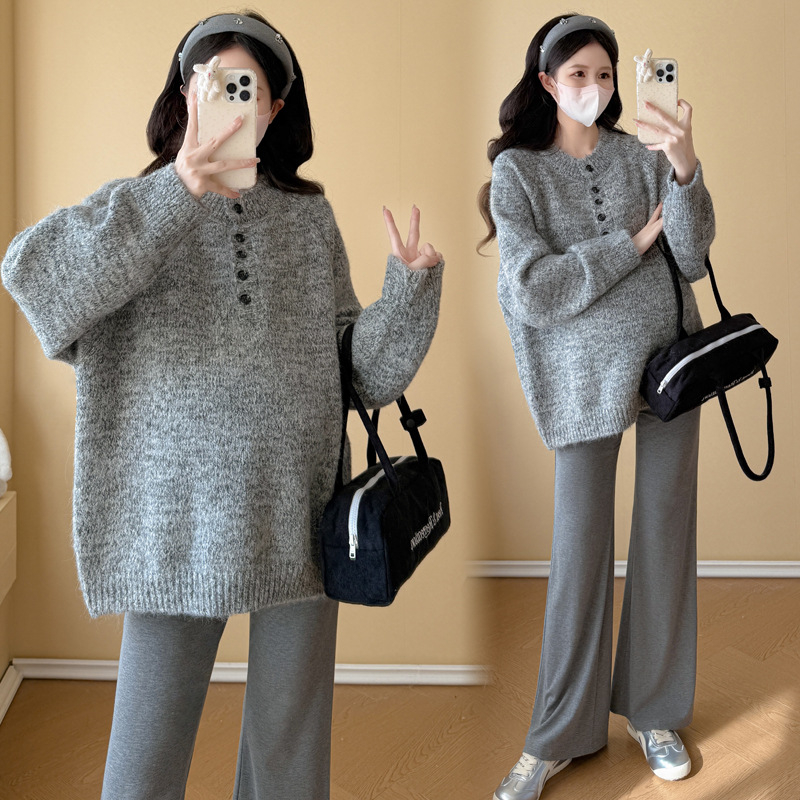 Trudnički džemper, zimska kolekcija 2025, opušten kroj, smjesa akrila i poliestera 30–50%, dugi rukavi, okrugli izrez, kapucja, jednofarbni, duljina 50–65 cm