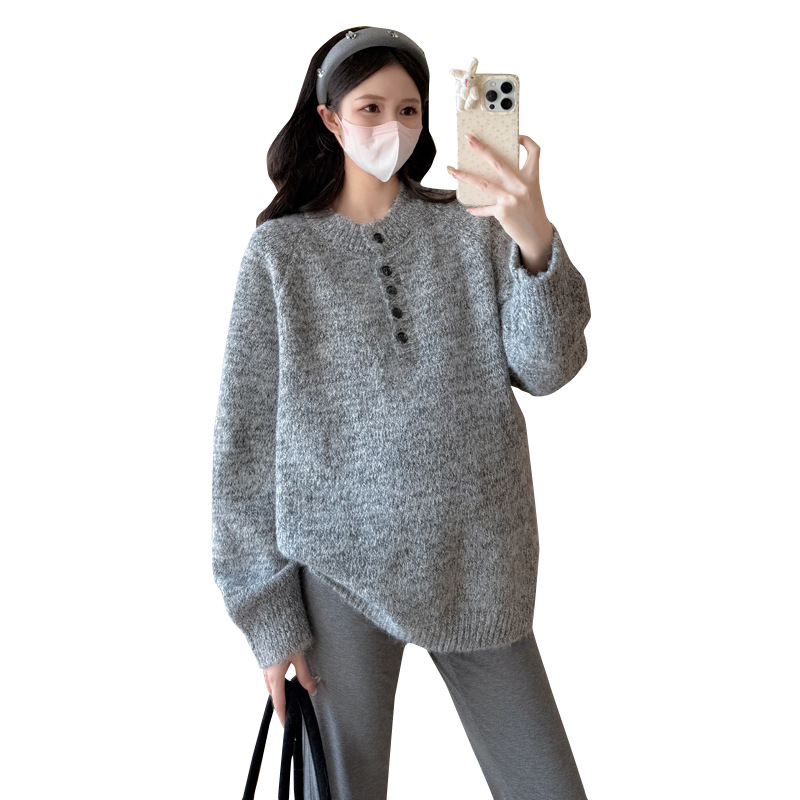 Trudnički džemper, zimska kolekcija 2025, opušten kroj, smjesa akrila i poliestera 30–50%, dugi rukavi, okrugli izrez, kapucja, jednofarbni, duljina 50–65 cm