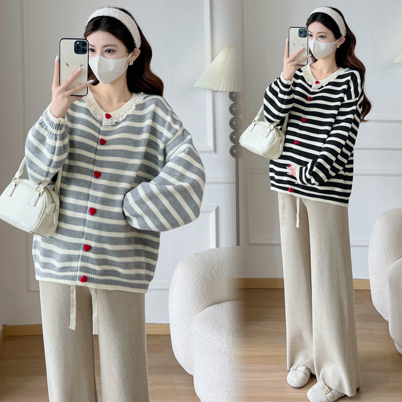 Trudnički prugasti pleteni kardigan, V-izrez, jednoslojno kopčanje, rukavi u obliku latice, slobodan kroj, dugačak