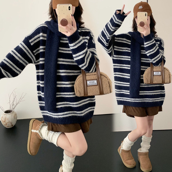 Trudnički džemper, prugasti uzorak, slobodan kroj srednje duljine, okrugli izrez, dugi rukav, mješavina akrila i poliestera