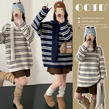 Trudnički džemper, prugasti uzorak, slobodan kroj srednje duljine, okrugli izrez, dugi rukav, mješavina akrila i poliestera