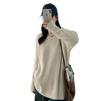 Trudnički pleteni džemper, slobodan kroj, akrilna vlakna, 2025, uvijeni cvjetni uzorak